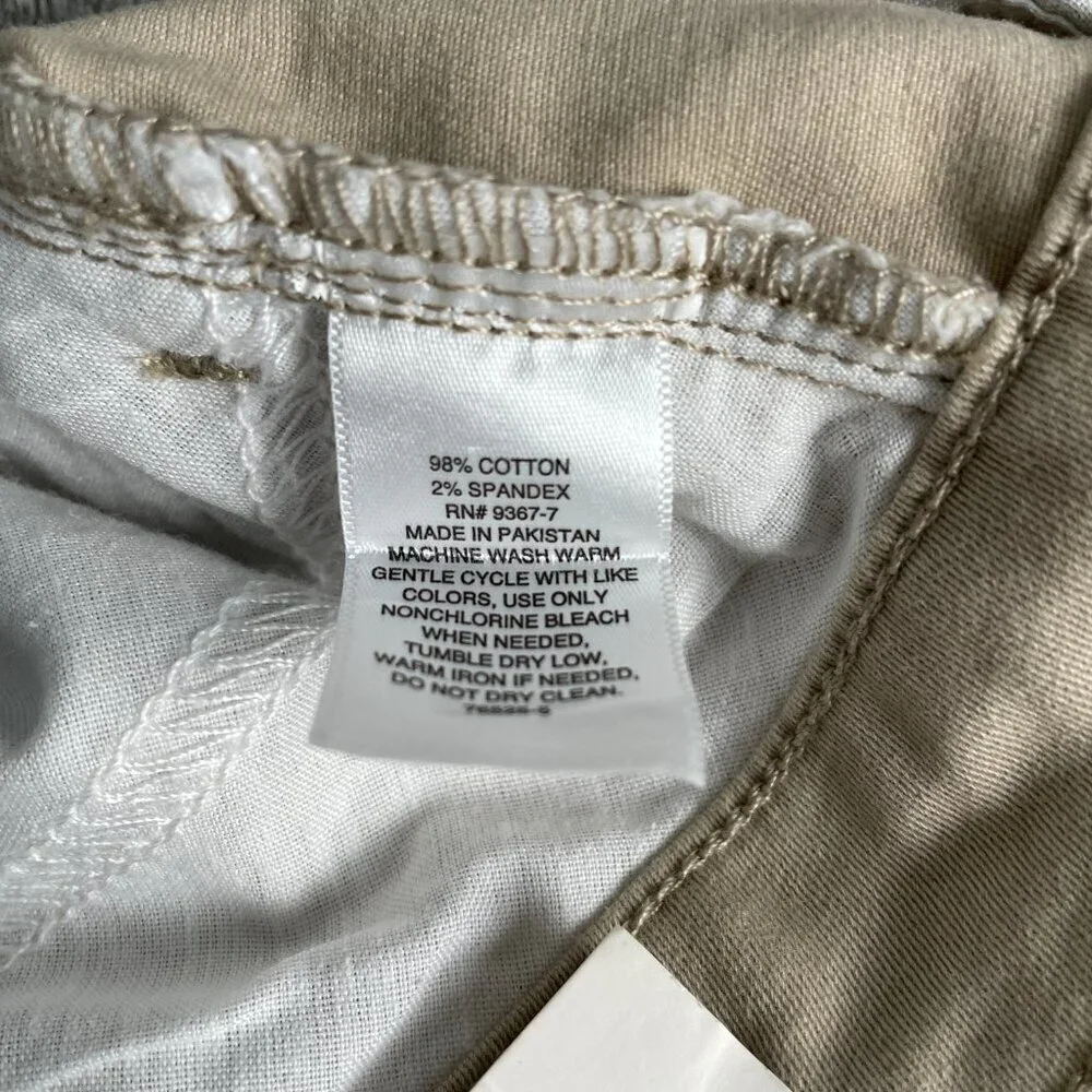 St. John’s Bay Mid Rise Chino Shorts Women’s 2 Khaki 5” Inseam Cotton Blend NWT